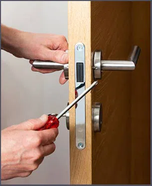 Winchester Locksmiths Winchester, MA 781-313-3403 - 4-new-locksmith-install
